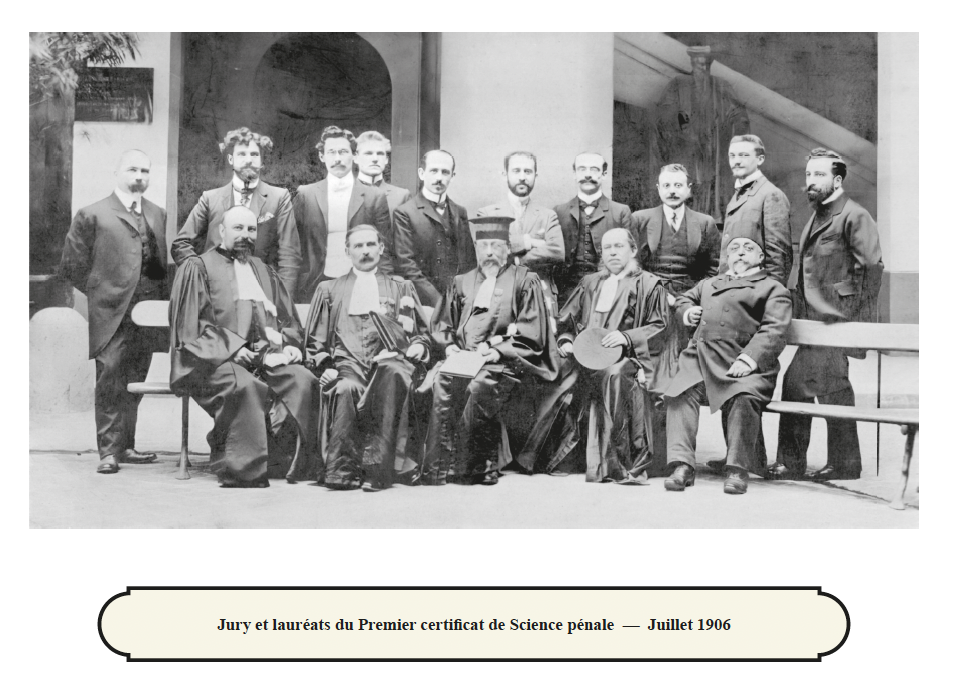 Jury et lauréats du Premier certificat de Science pénale — Juillet 1906 Jury et lauréats du Premier certificat de Science pénale — Juillet 1906